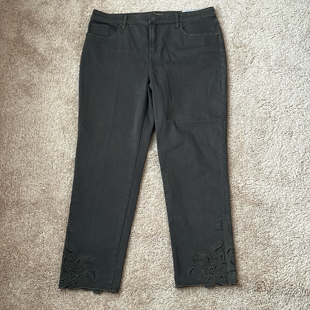 NWT Chico’s Slimming Paisley Hem Ankle Jeans